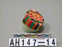 藏品(圓盒（紙盒貼麥桿製）)的圖片